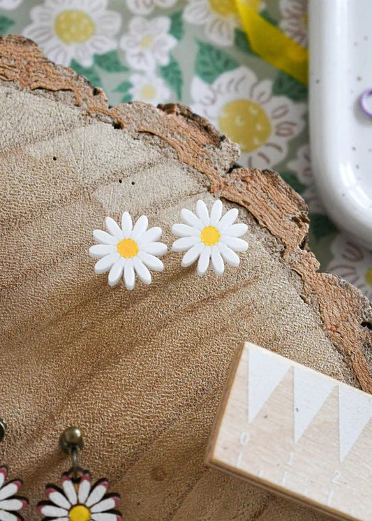 Dainty Daisy Earrings studs