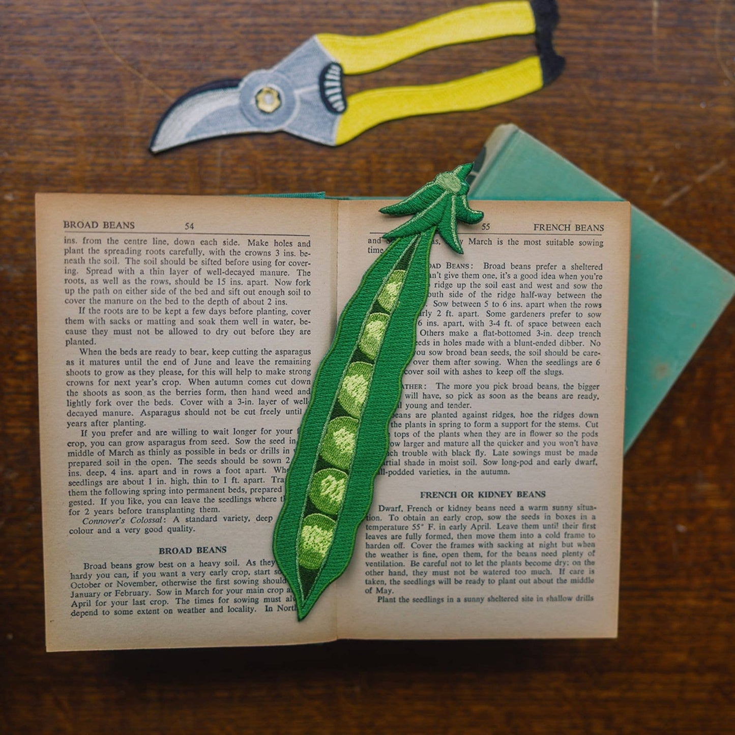 PeaPod | Embroidered Fabric Bookmark