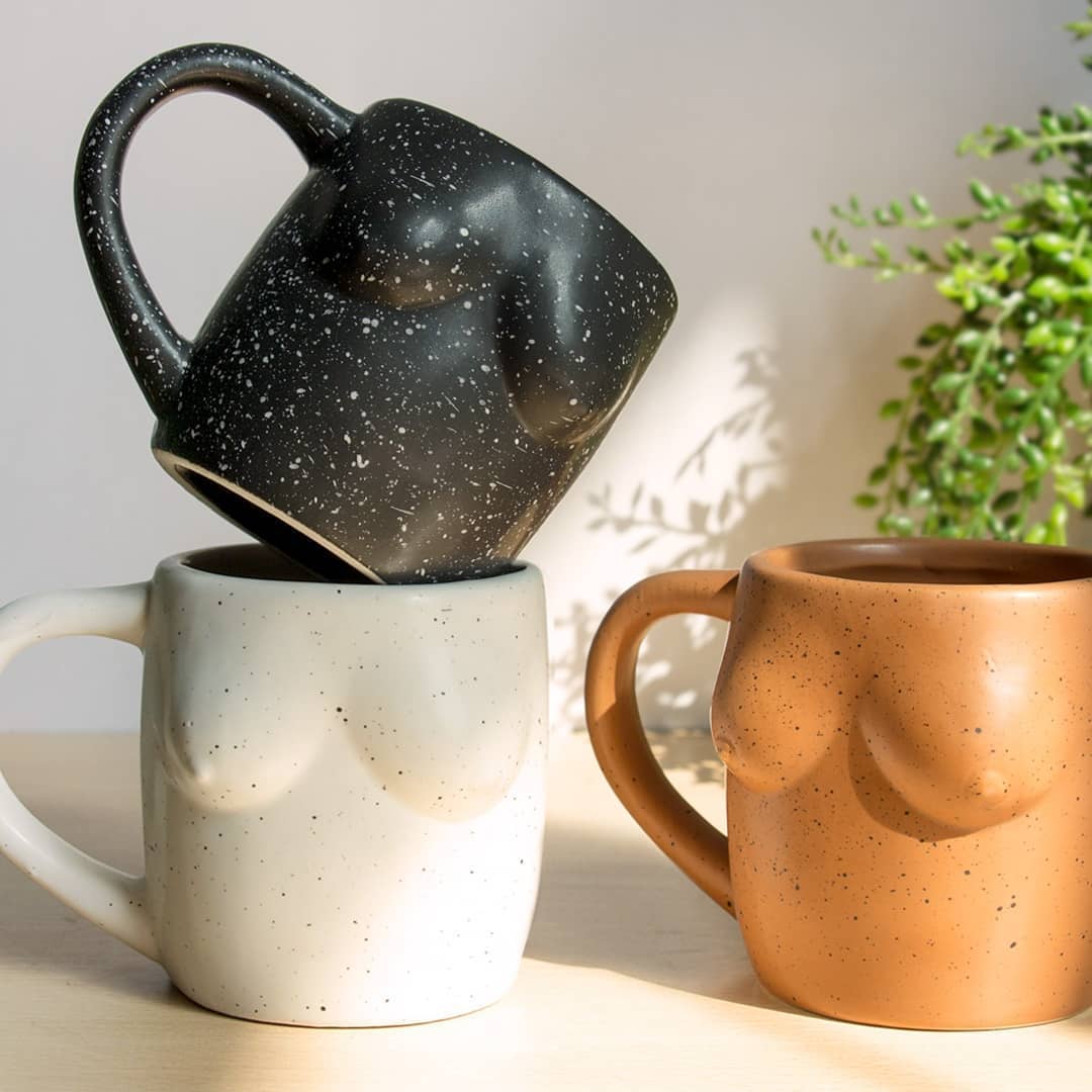 Helio Ferretti Body Shapes Boobs Round Mug - Black