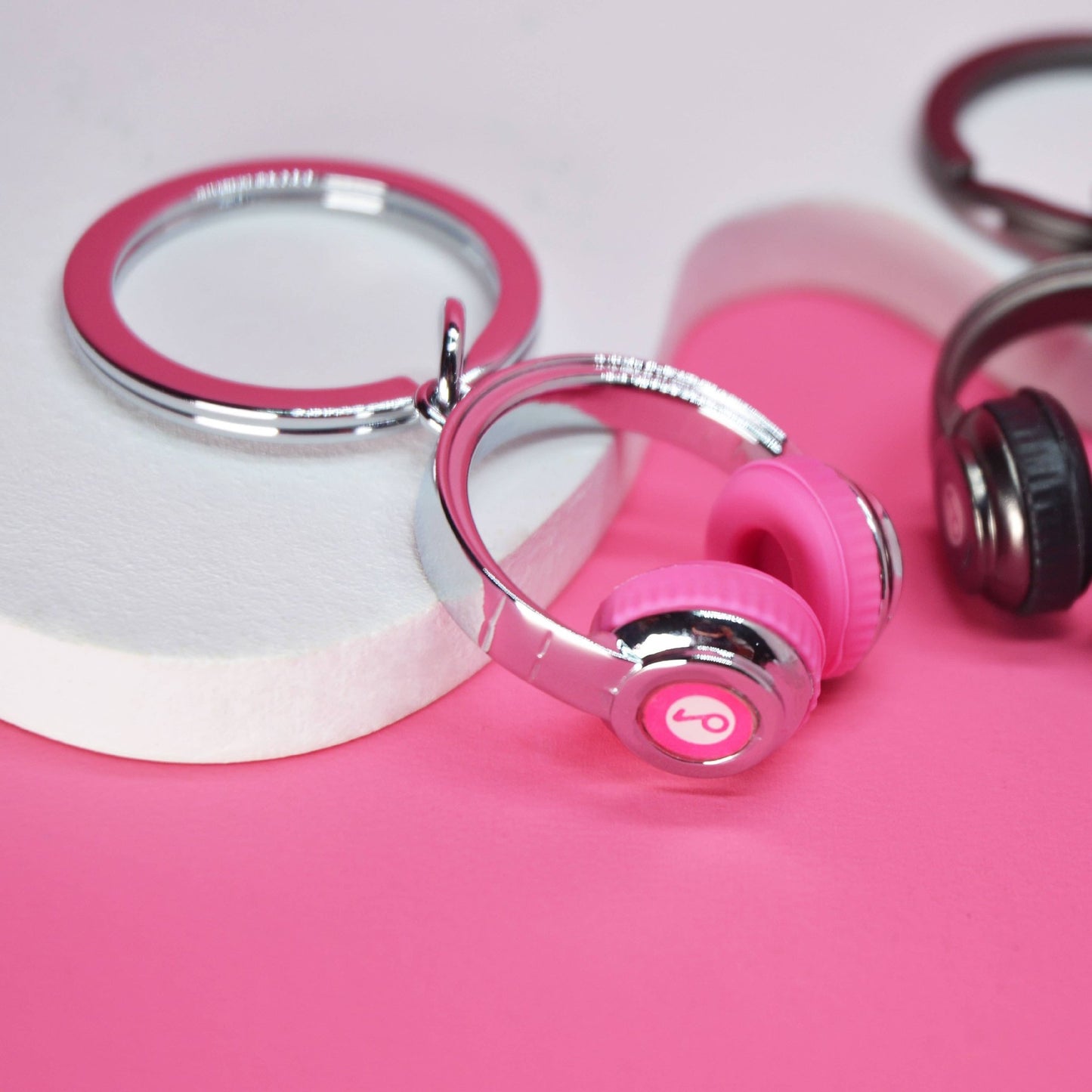 Metalmorphose Pink Headphones Keyring